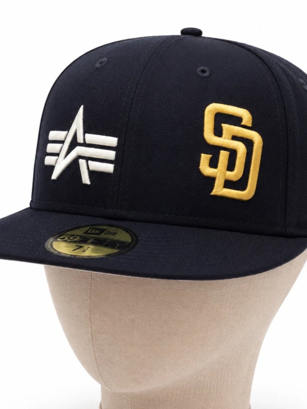 New Era Alpha Industries San Diego Padres 59FIFTY Hat 7 3/4 Black Gold NWT